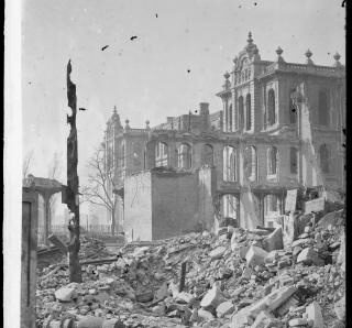 Ruins of the Chicago Court House after the fire