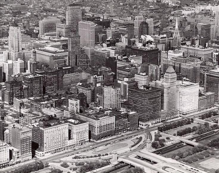 Vue aérienne du Loop depuis Grant Park, 1950