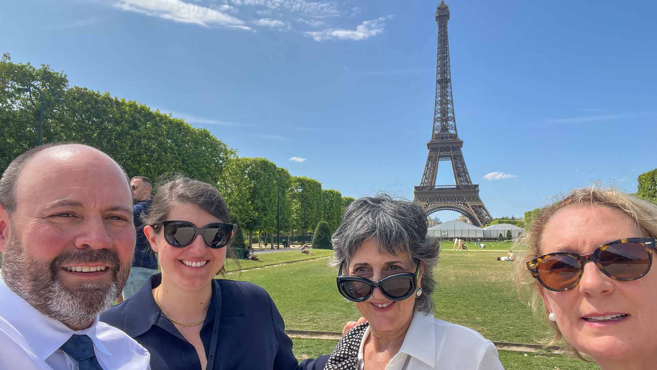 Jardin de la Tour Eiffel, Paris, France Charlie Bowe, Margaret Casey, Katie and June Bowe