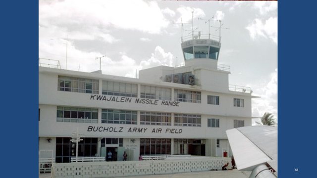 Diapositive 41 : Aérogare du champ de tir de Kwajalein, aérodrome militaire Bucholz